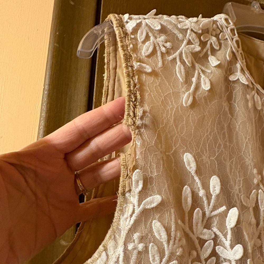 Ivy City Co. white lace flower appliqué midi dress - Picture 11 of 11